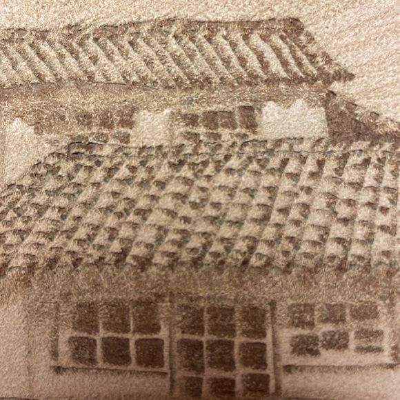 Ecuadorian Engraved Suede Pottery - Picture 8 of 10